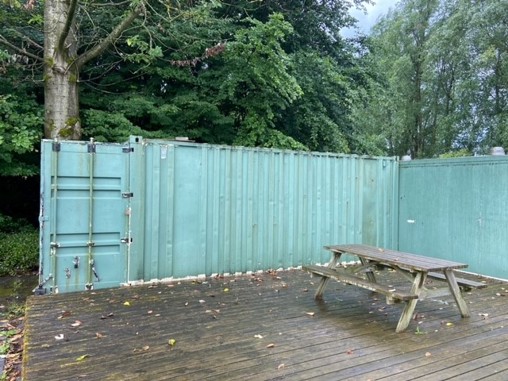 Nyt tag over klubcontainer og halvtag foran