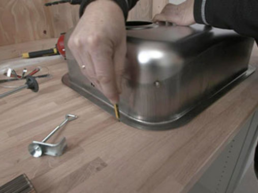 Montering af vask og blandingsbatteri