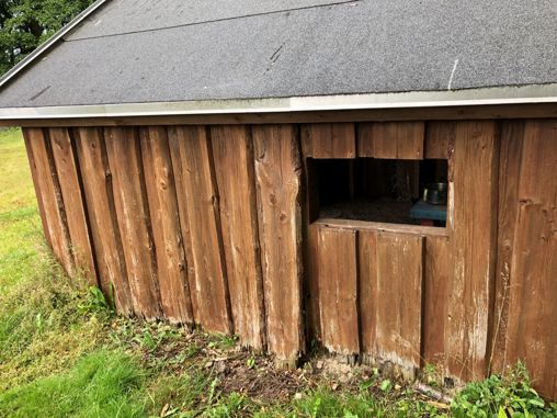 Renovering af legehus, borde, bænke og stakit