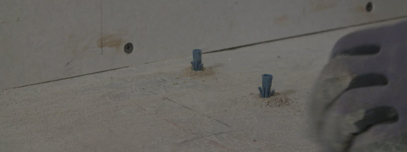 Rawplugs til beton bruges i de borede huller