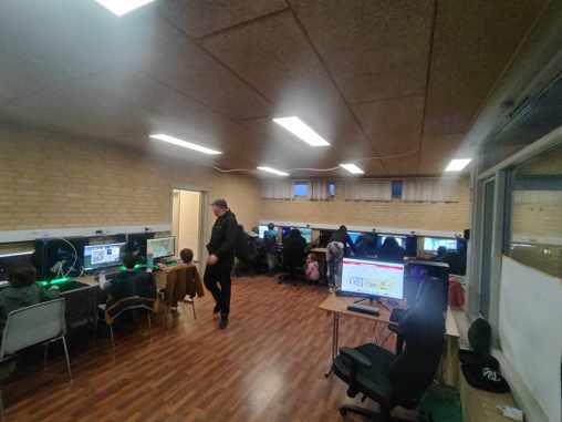 TB Gaming Nyt bord setup