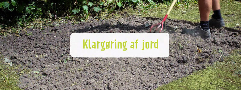 Jord klargøres med en kultivator