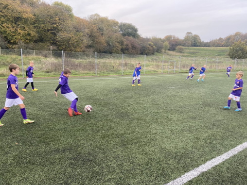 Materialeskur ved kunststofbane