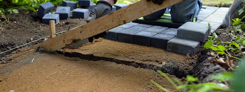 Planker fra nivellering fjernes