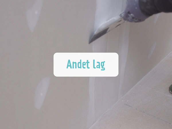Andet lag spartel påføres