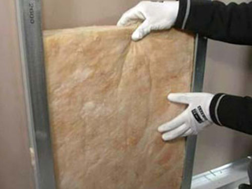 Isolering og lyddæmpning af indvendige vægge