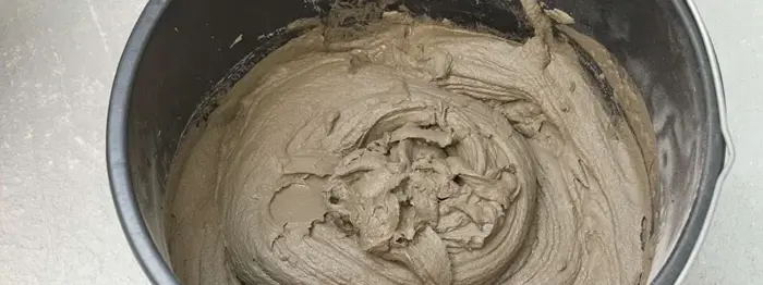 Pudsen skal trække, når den er færdigblandet