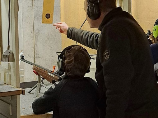 Luftskydning i stevnshallen