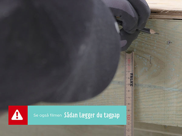 Opmåling af hvor tagrenden skal monteres