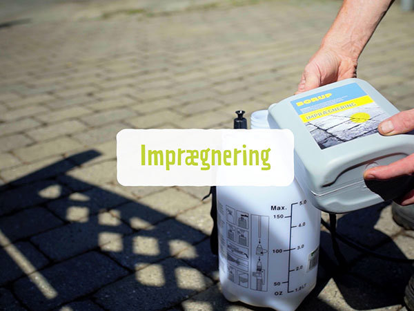 Imprægnering blandes i sprøjtepumpen