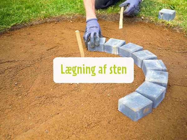 Opstart på lægning af stenene til bålstedet