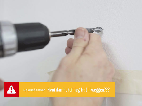 Boring af huller til hyldebeslaget