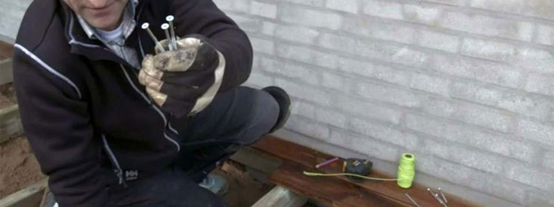 Der bruges skruer til monteringen af terrassebrædder