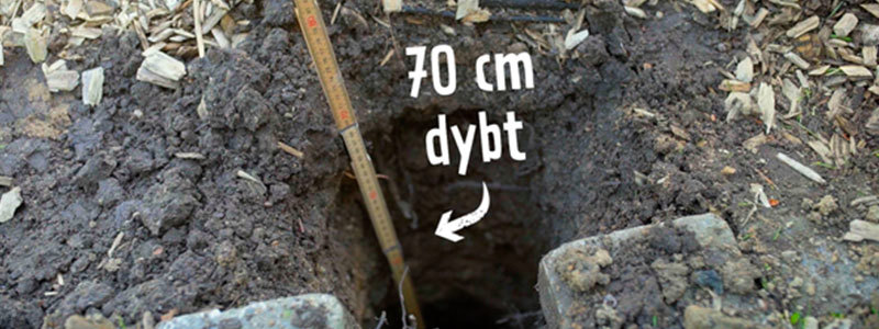 Cirka 70 cm dybt hul til stolpe